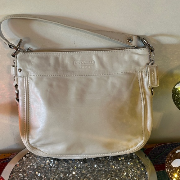 Coach Zoe Leather Shoulder Bag. - Picture 1 of 12